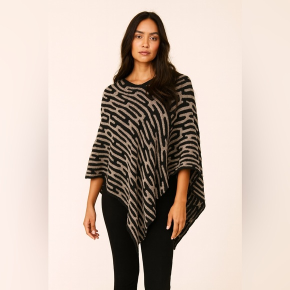 Iperico Italy Black Wool Blend Poncho OS - Picture 1 of 5